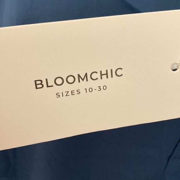 BloomChic Blue Pleated Puff Sleeve Keyhole Top Sz 18-20 - Picture 5 of 7